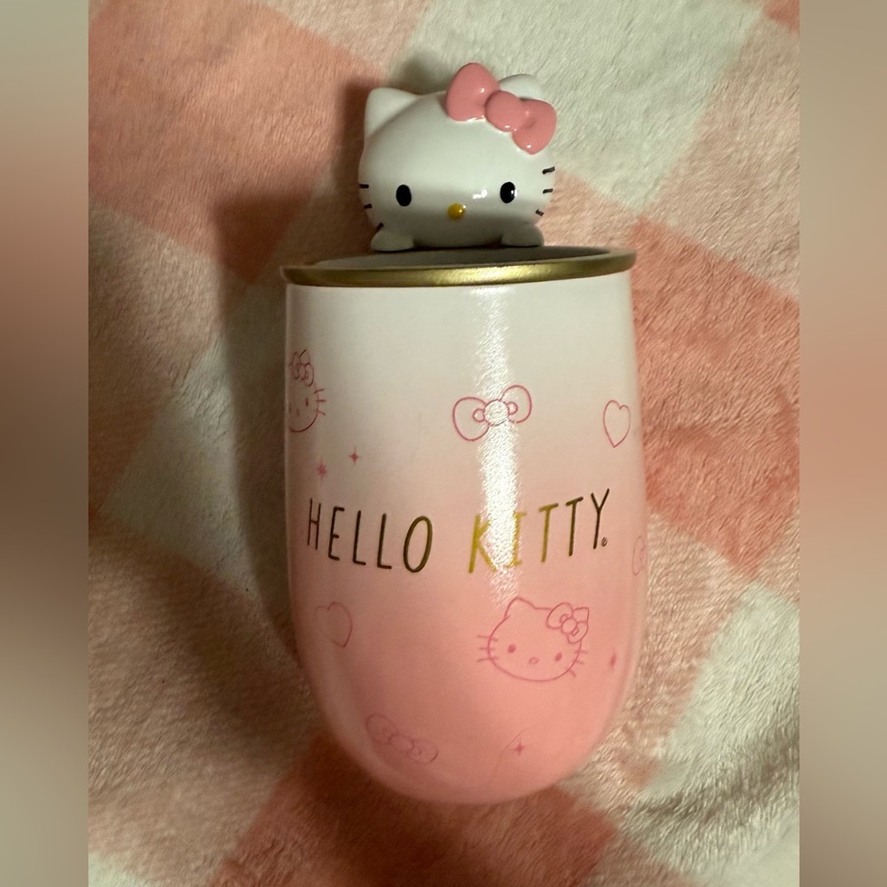 Hello Kitty Cup. Perfect for makeup brushes, toothbrushes, etc.